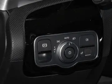 CLA 250 4M AMG-Sport MBeam Distr Cam Keyl Shz 18