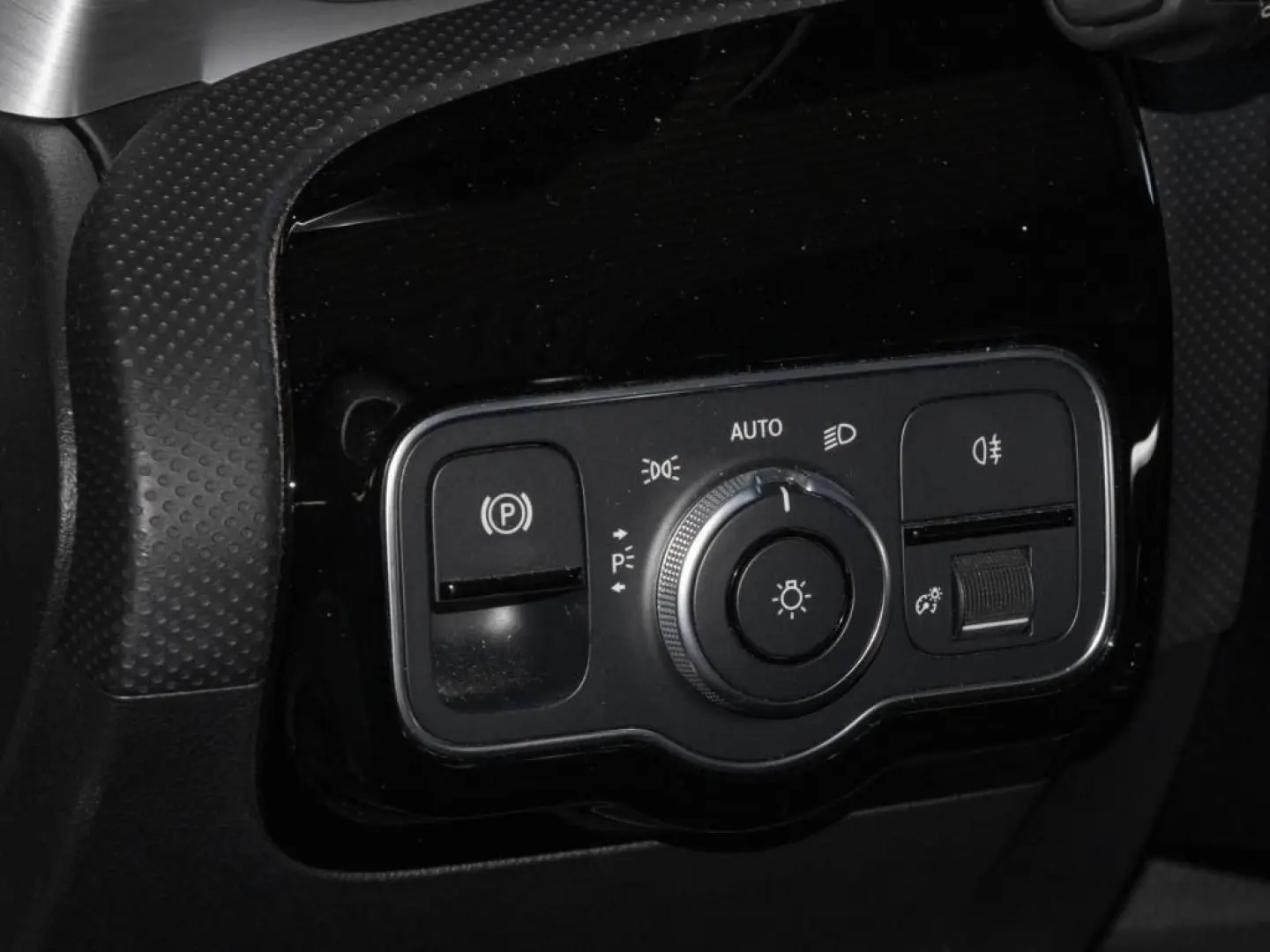 CLA 250 4M AMG-Sport MBeam Distr Cam Keyl Shz 18