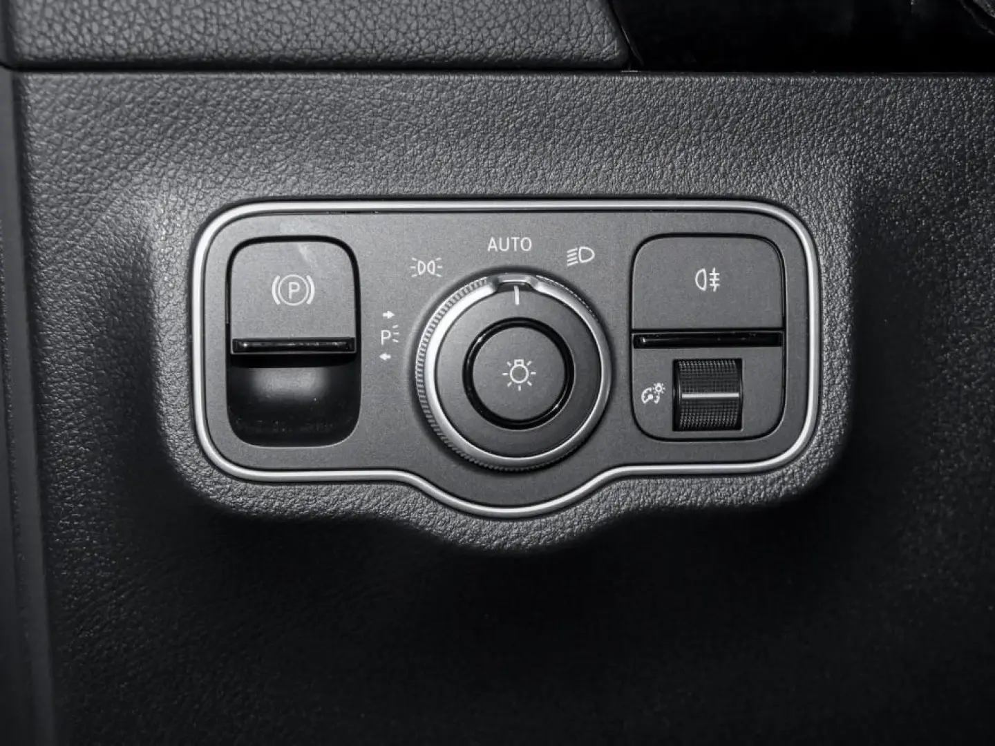 GLA 180 AMG-Sport MLB 360 Pano Night Distr Keyl