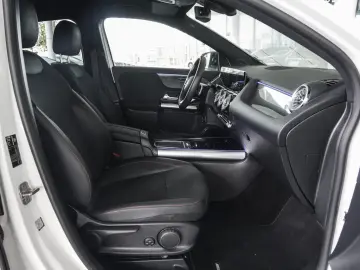 GLA 180 AMG Ambiente Keyless Totwinkel 360  AHK