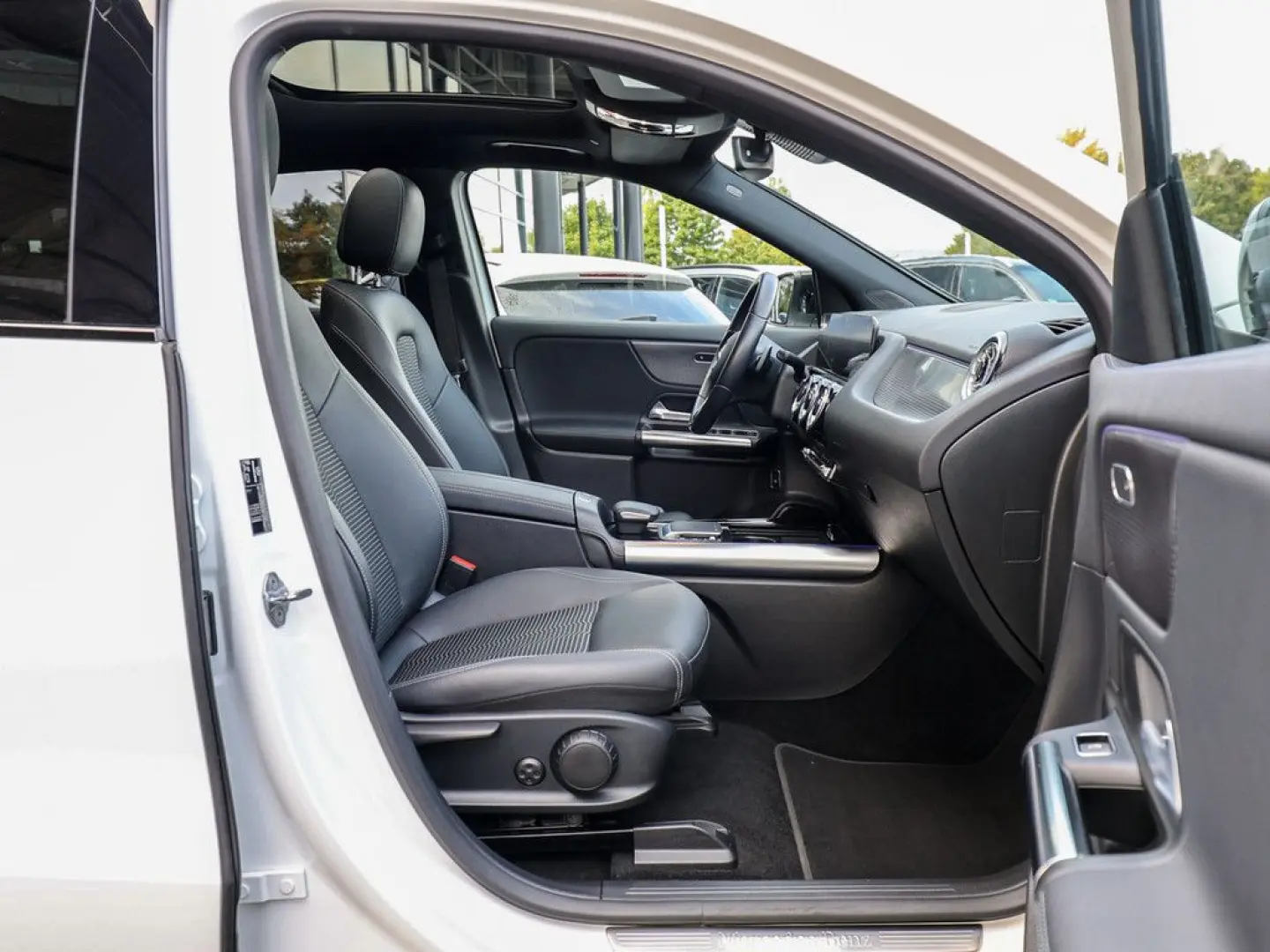 EQA 250 Progressive Advanced  AHK Distr LED Pano