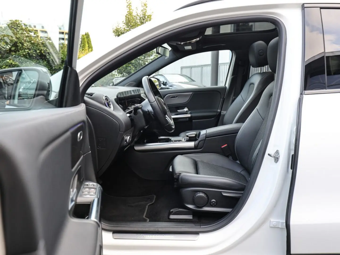 EQA 250 Progressive Advanced  AHK Distr LED Pano