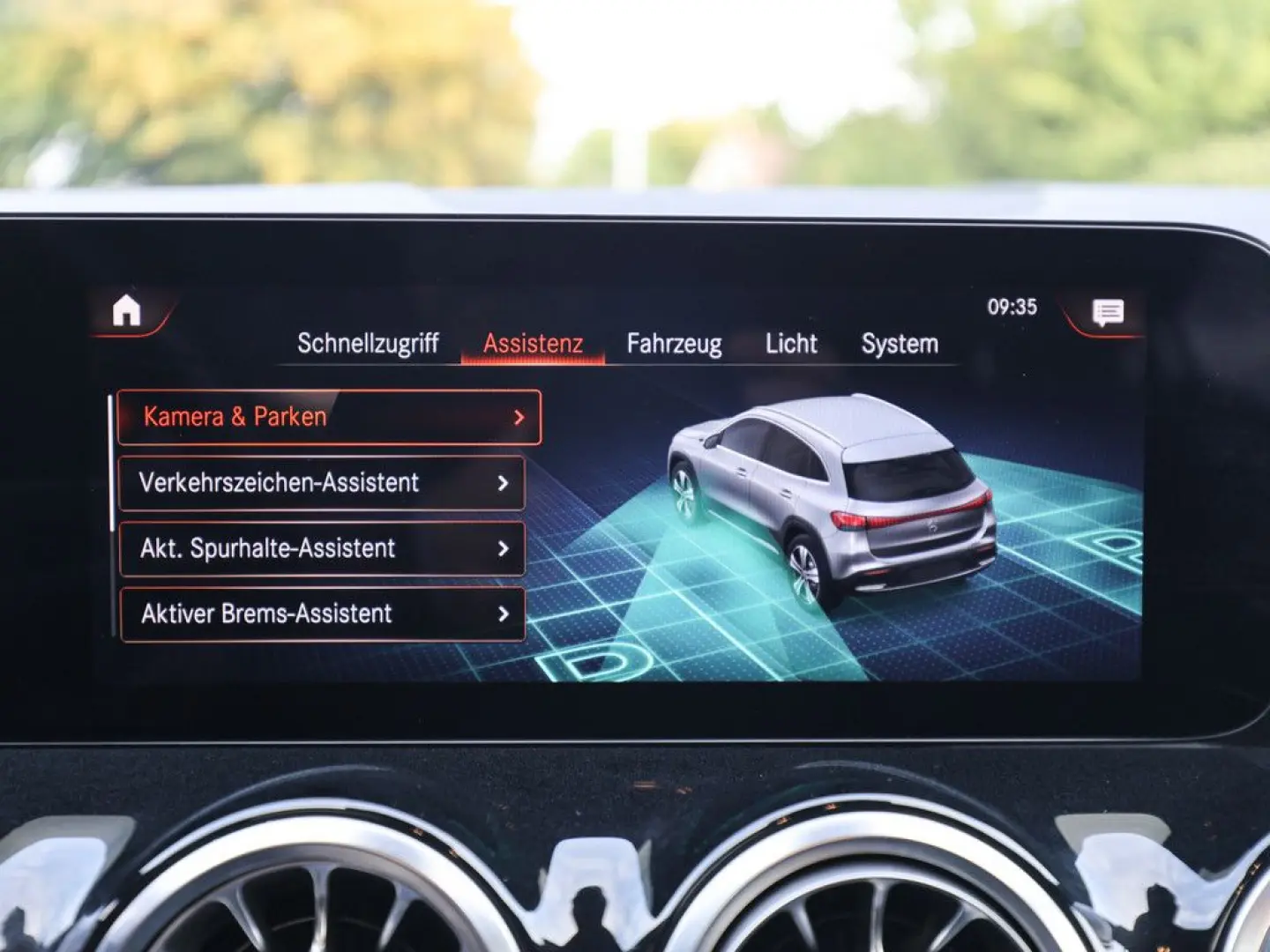 EQA 250 Progressive Advanced  AHK Distr LED Pano