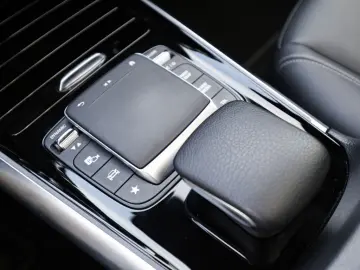 EQA 250 Progressive Advanced  AHK Distr LED Pano