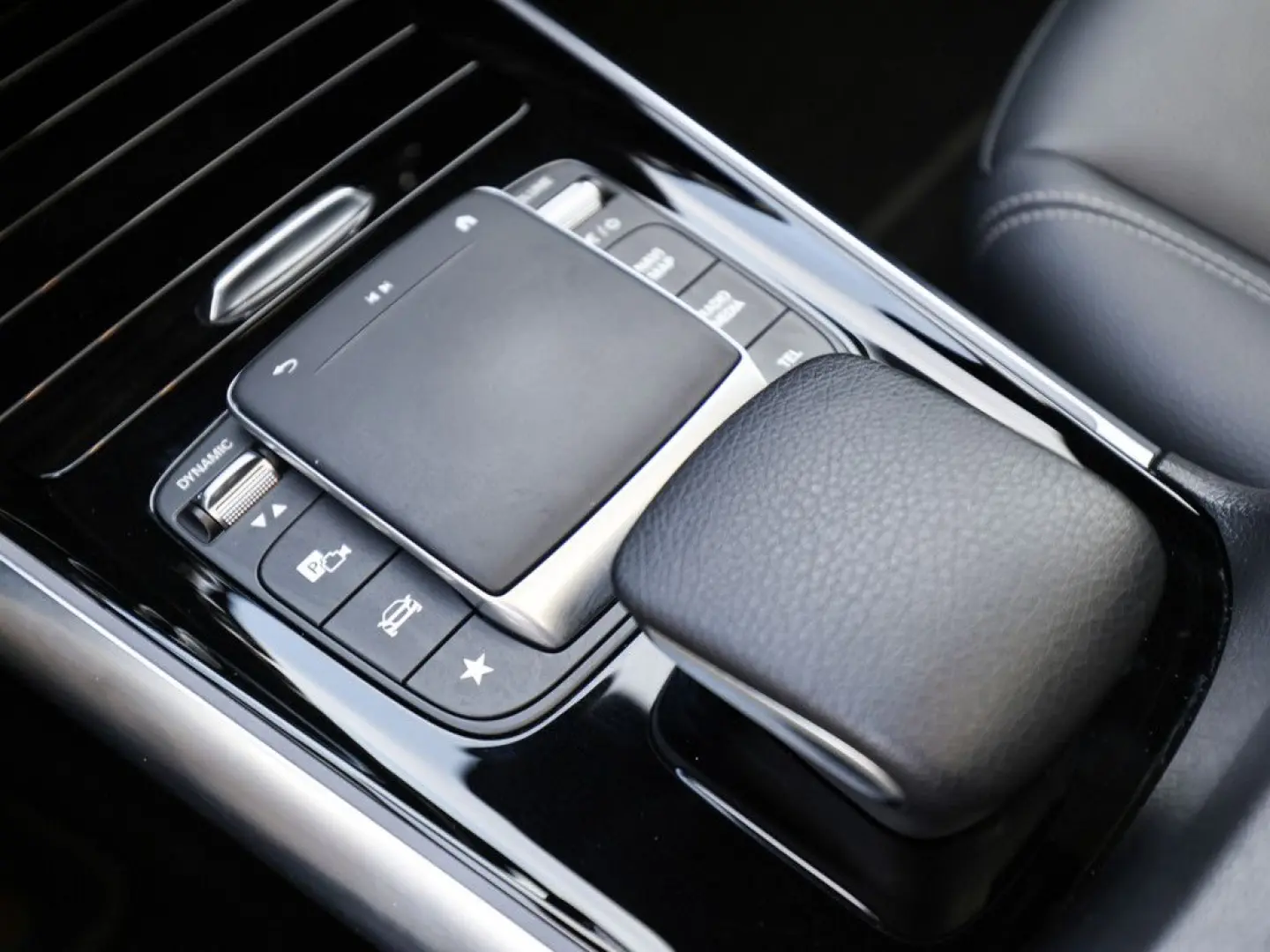 EQA 250 Progressive Advanced  AHK Distr LED Pano