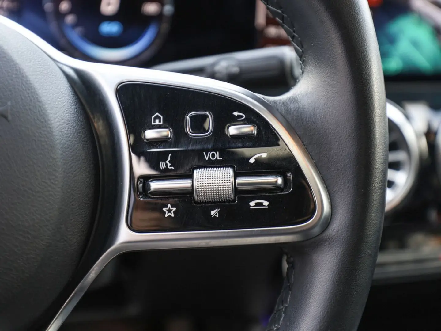 EQA 250 Progressive Advanced  AHK Distr LED Pano