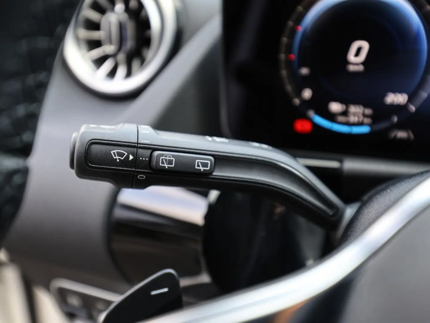 EQA 250 Progressive Advanced  AHK Distr LED Pano