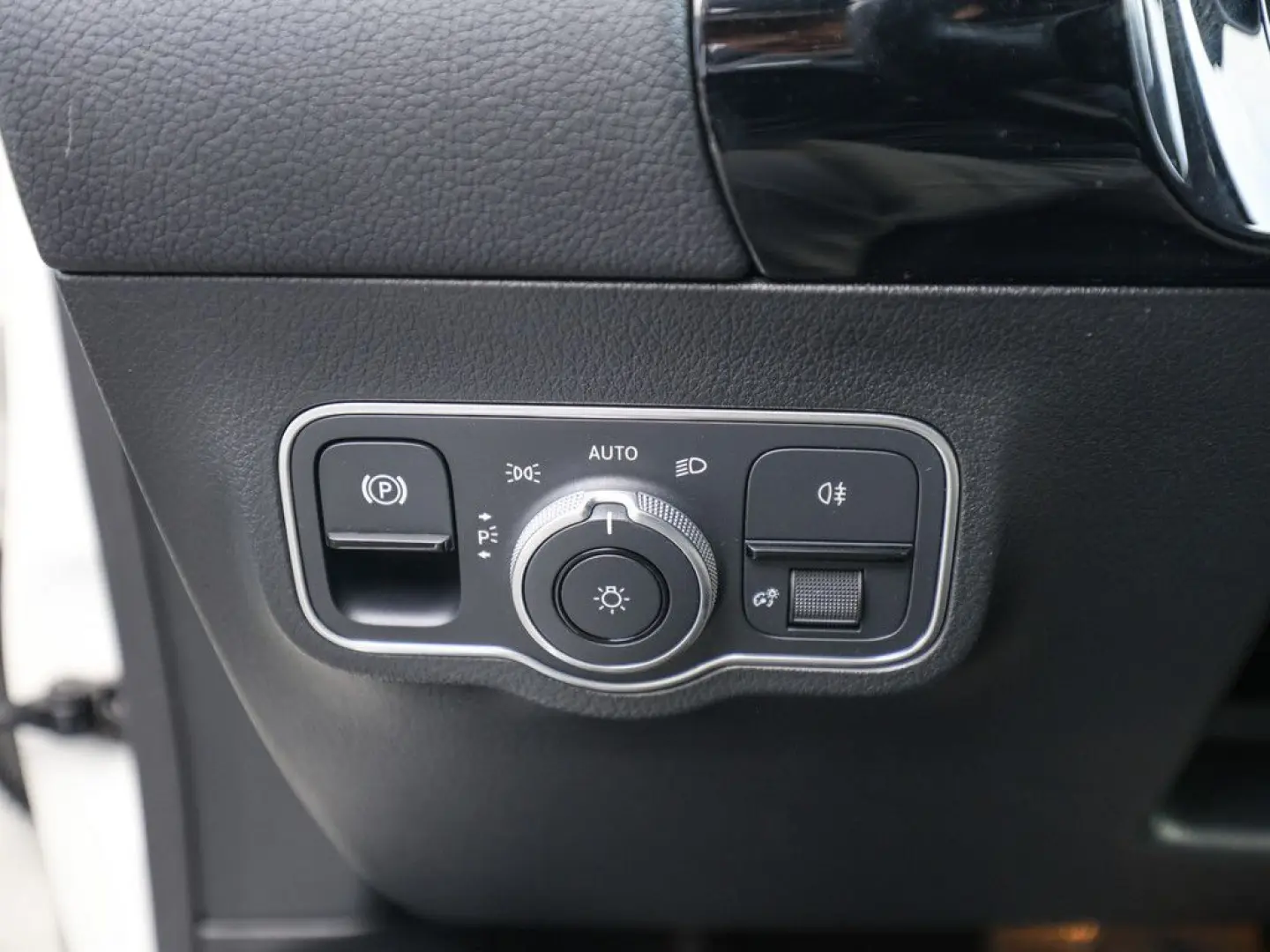 EQA 250 Progressive Advanced  AHK Distr LED Pano