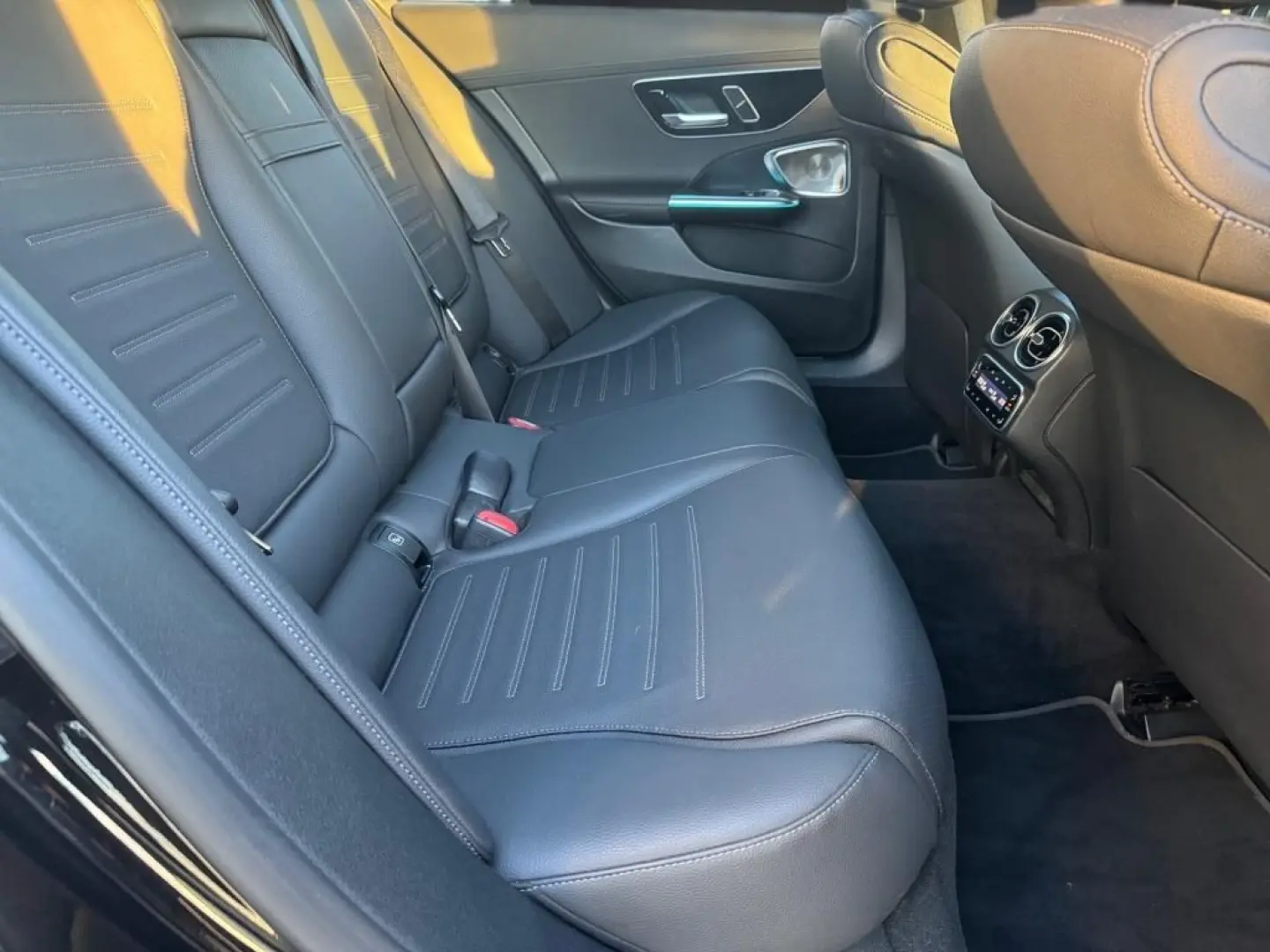 C 300 d AMG  Night  19''  Pano  Sitzklima  DISTR