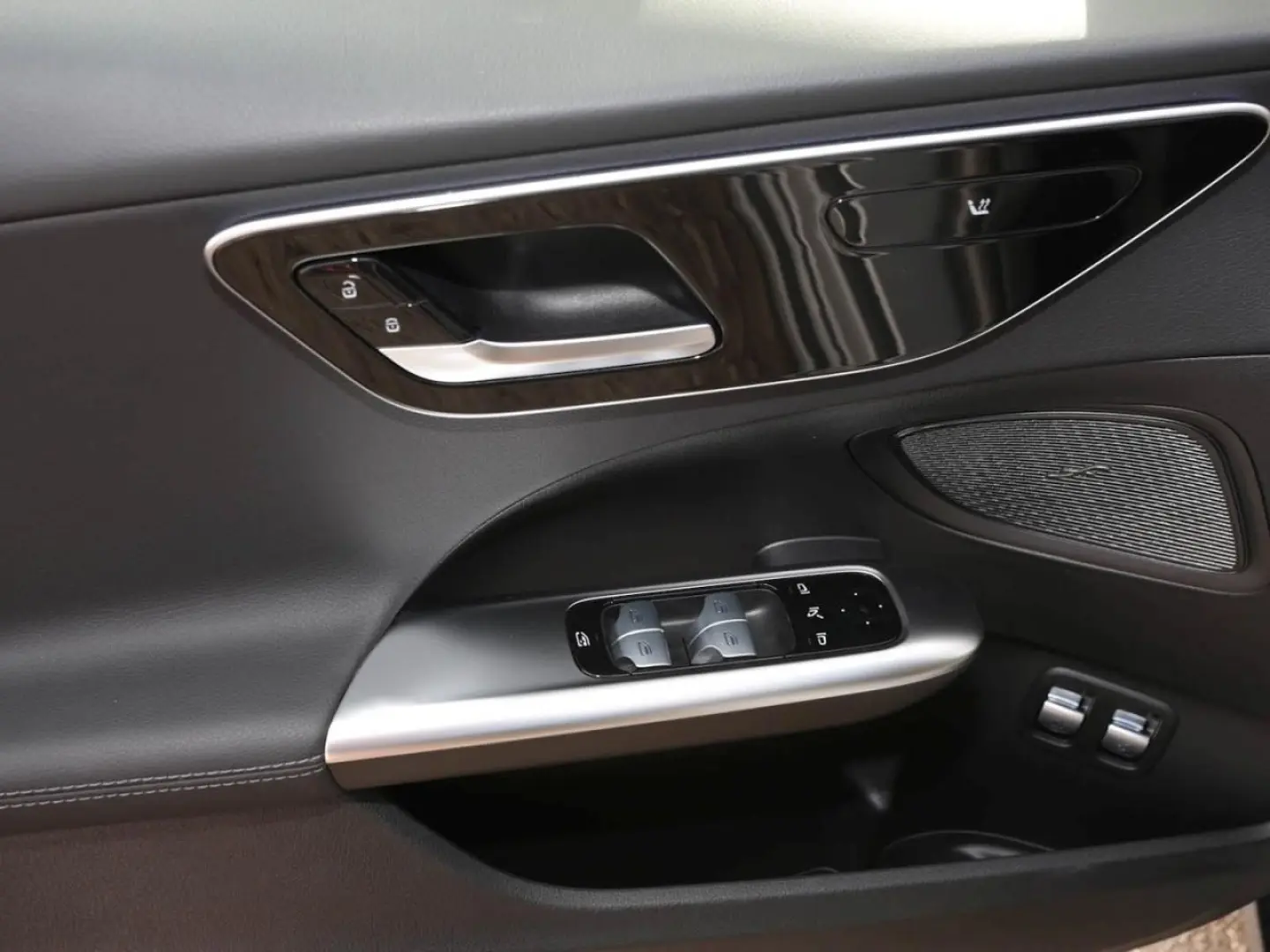 C 300 e Avantgarde MBUX Navi Distronic AHK