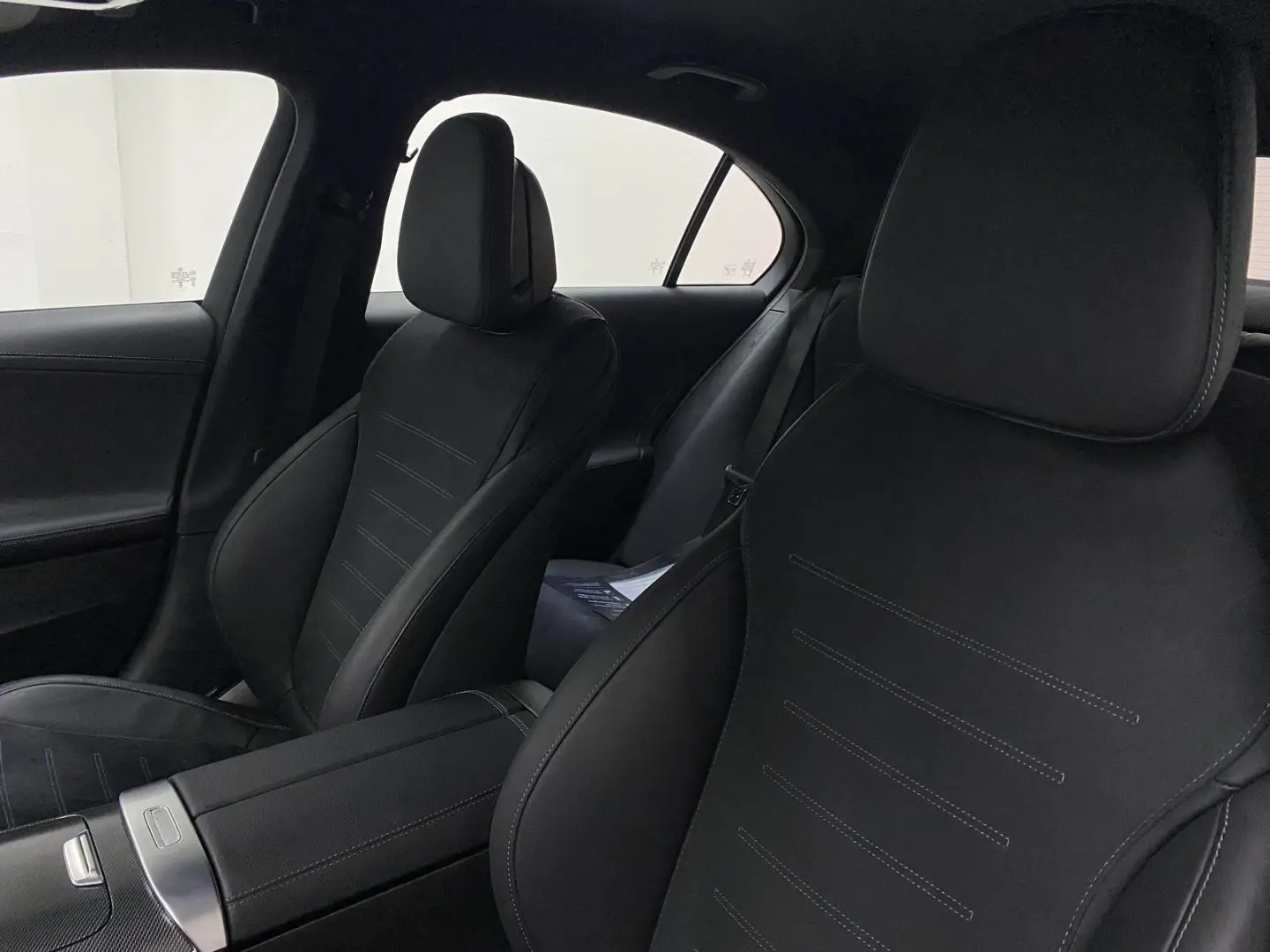 C 180 AMG DIGITAL LIGHT NAV 360  AMBIENTE 18 AMG