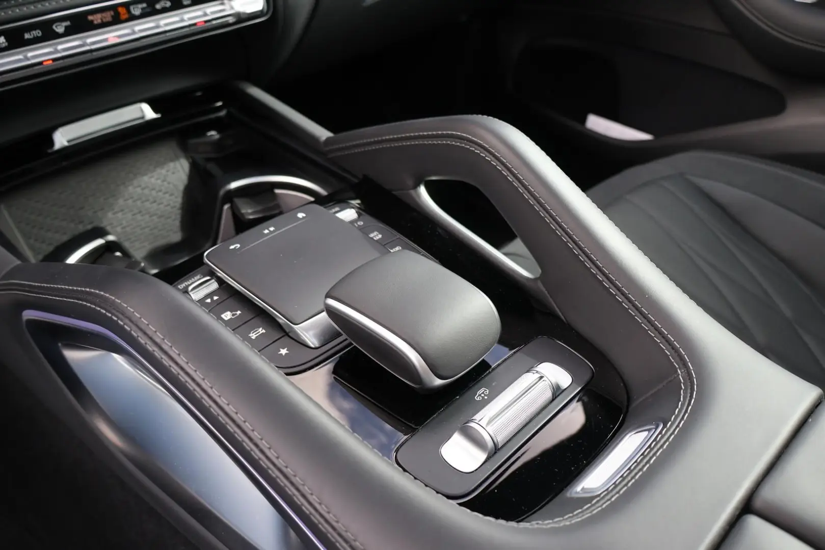 AMG GLS 63 4M  DESIGNO-MANUF.-Perf.-Standhzg-3D