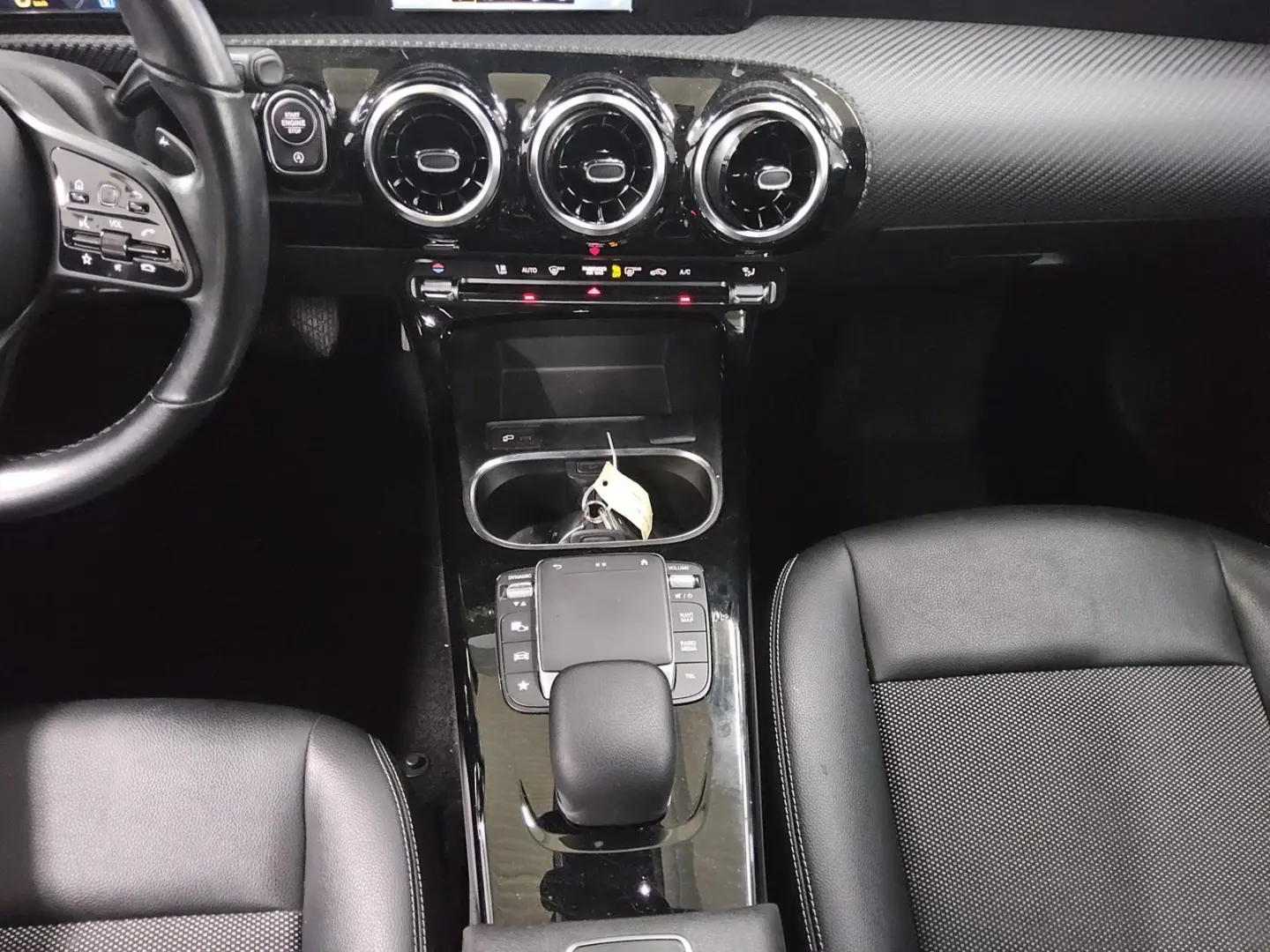 CLA 200 Navi T-Leder MBUX RFK AHK PDC Distronic