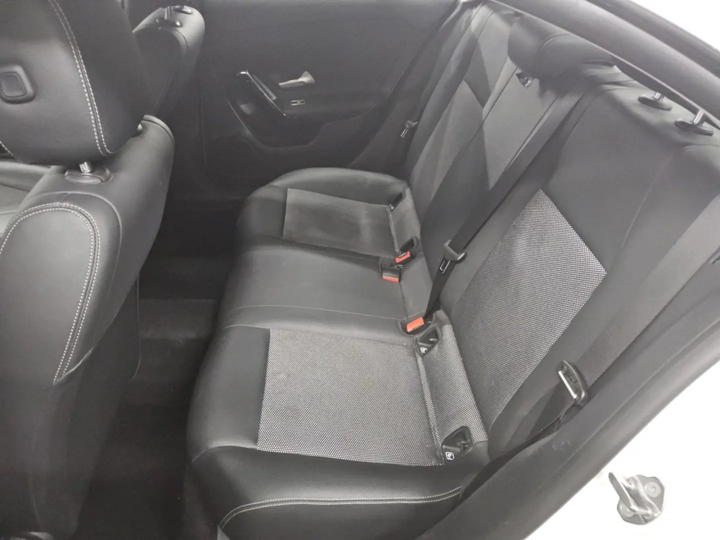 CLA 200 Navi T-Leder MBUX RFK AHK PDC Distronic