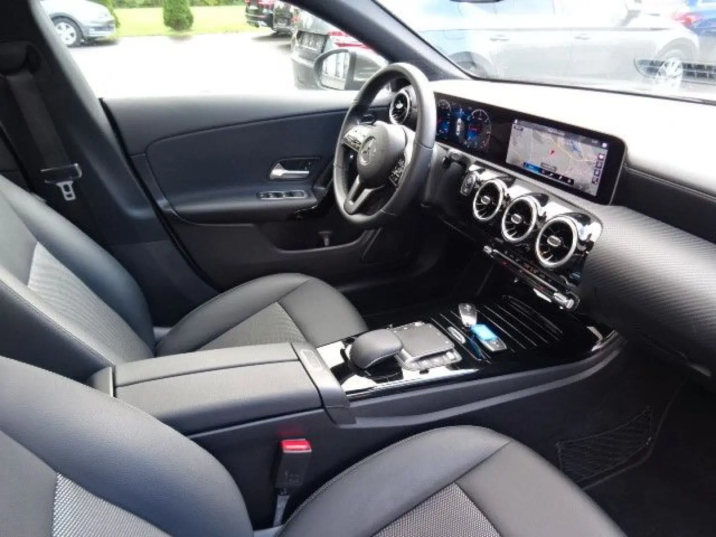 CLA 180d T-LEDER NAVI LED AUTOM PANO KAME 1HAND