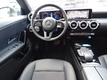 CLA 180d T-LEDER NAVI LED AUTOM PANO KAME 1HAND