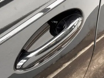 330e xDrive Lim. M-Sport HUD HK