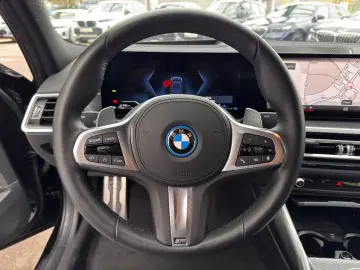330e xDrive Lim. M-Sport HUD HK