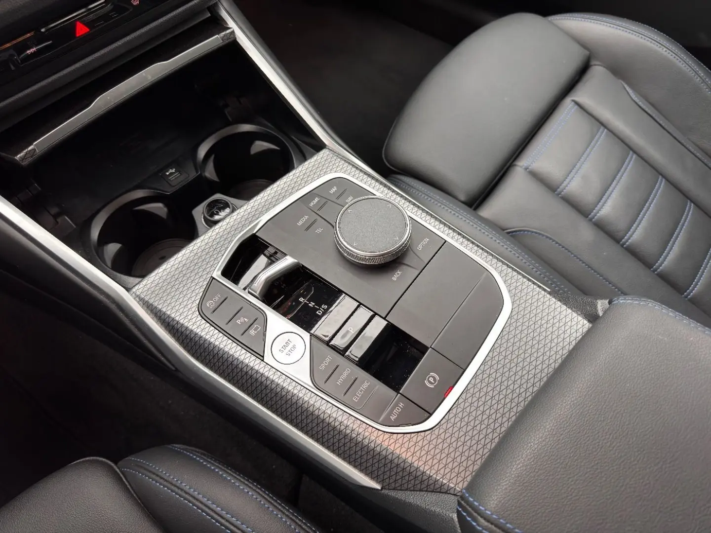 330e xDrive Lim. M-Sport HUD HK