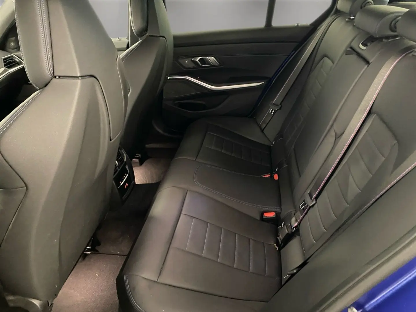 330i xDrive M Sport Standheizung AHK Harman K