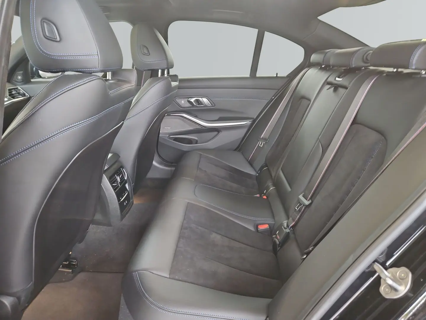 330i xDrive Limousine M Sportpaket Pro 19  LC Pr