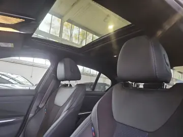 330i xDrive Limousine M Sportpaket Pro 19  LC Pr