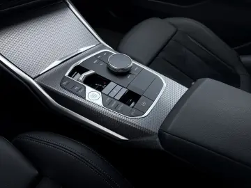 330i xDrive Limousine M SPORTPAKET ALLWETTERREIF