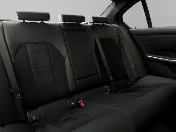 330i xDrive Limousine M SPORTPAKET AHK UPE 75.42