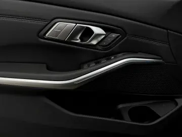 330i xDrive Limousine M SPORTPAKET AHK UPE 75.42