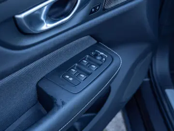 V60 B4 Plus Dark Pano Kam H-K