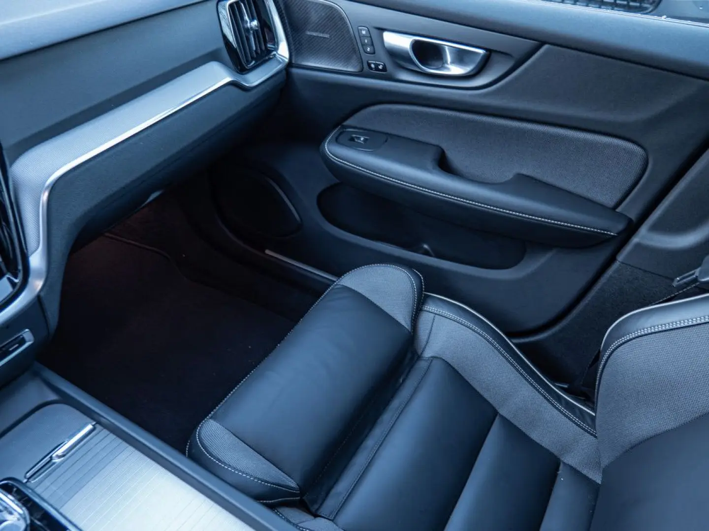 V60 B4 Plus Dark Pano Kam H-K