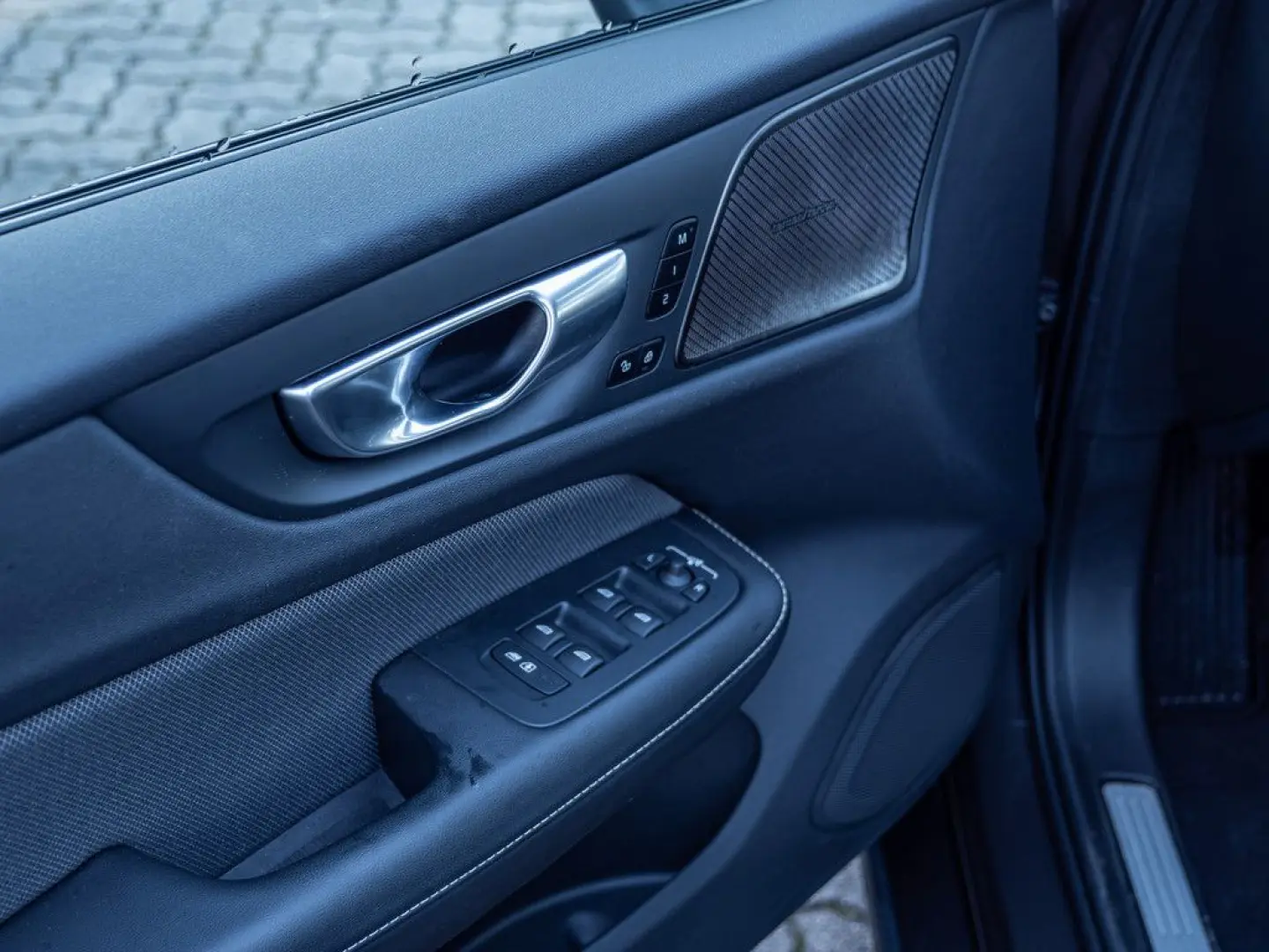 V60 B4 Plus Dark Pano Kam H-K