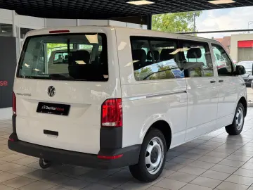 T6.1 Transporter Kombi lang FWD · AHK · 9 Sitzer