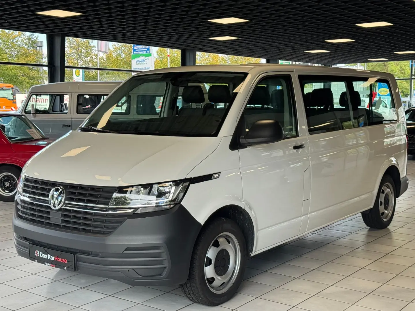 T6.1 Transporter Kombi lang FWD · AHK · 9 Sitzer