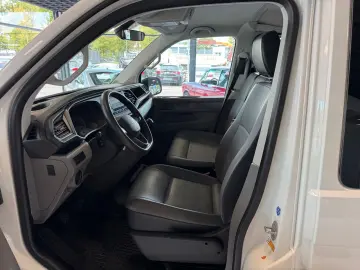 T6.1 Transporter Kombi lang FWD · AHK · 9 Sitzer