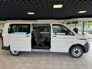 T6.1 Transporter Kombi lang FWD · AHK · 9 Sitzer