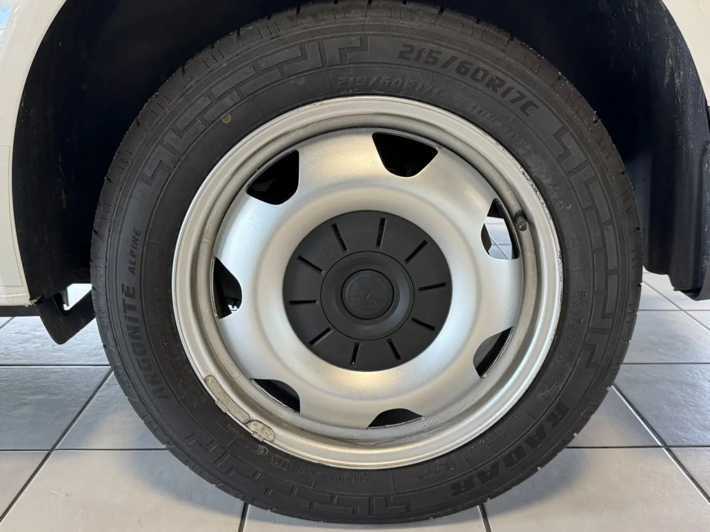 T6.1 Transporter Kombi lang FWD · AHK · 9 Sitzer