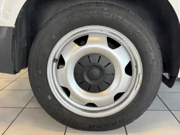 T6.1 Transporter Kombi lang FWD · AHK · 9 Sitzer