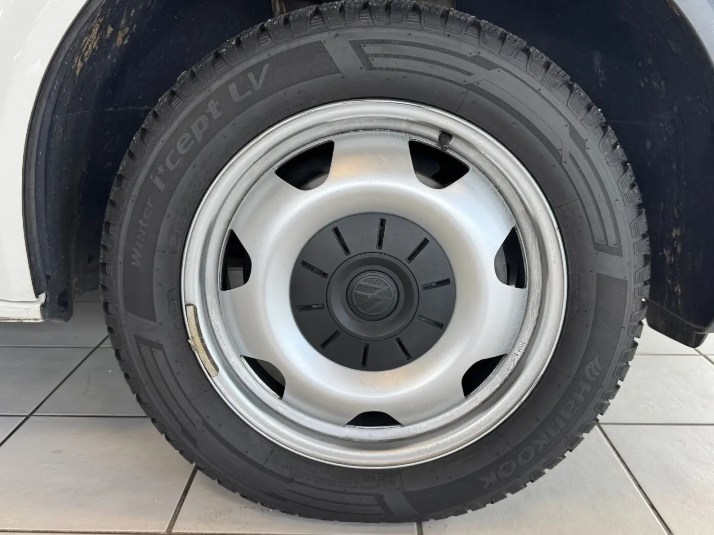 T6.1 Transporter Kombi lang FWD · AHK · 9 Sitzer