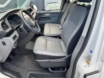 T6.1 Transporter Kombi lang FWD · AHK · 9 Sitzer