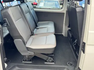 T6.1 Transporter Kombi lang FWD · AHK · 9 Sitzer