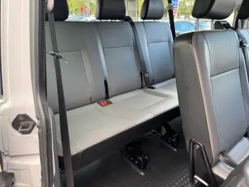 T6.1 Transporter Kombi lang FWD · AHK · 9 Sitzer