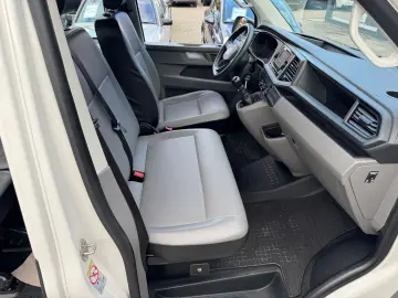 T6.1 Transporter Kombi lang FWD · AHK · 9 Sitzer