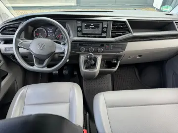 T6.1 Transporter Kombi lang FWD · AHK · 9 Sitzer