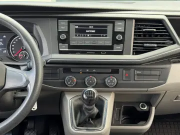 T6.1 Transporter Kombi lang FWD · AHK · 9 Sitzer