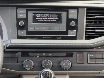 T6.1 Transporter Kombi lang FWD · AHK · 9 Sitzer