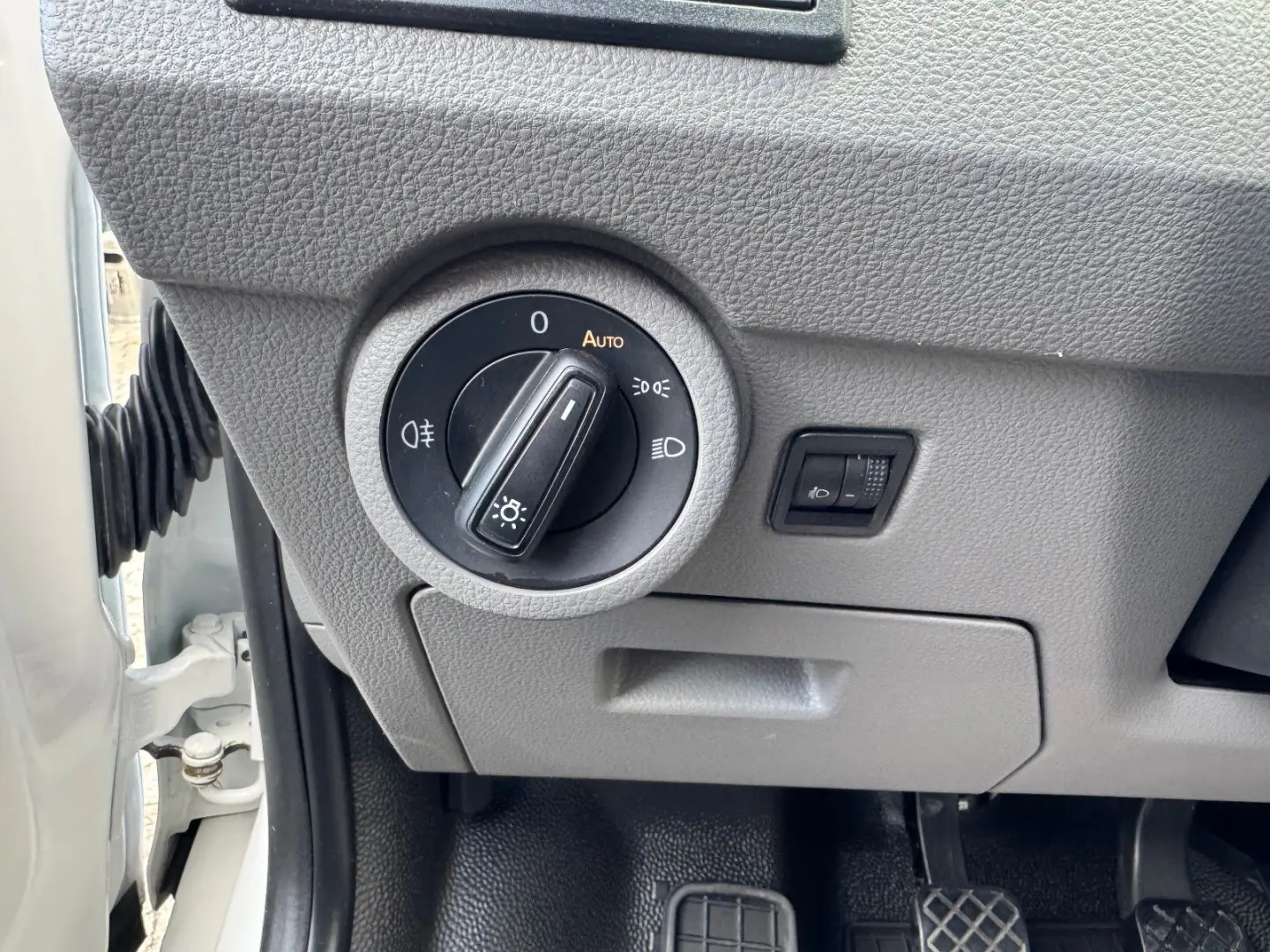 T6.1 Transporter Kombi lang FWD · AHK · 9 Sitzer