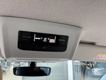 T6.1 Transporter Kombi lang FWD · AHK · 9 Sitzer