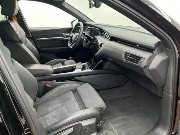 E-TRON SPORTBACK 55 S LINE BLACK EDITION PANO 22