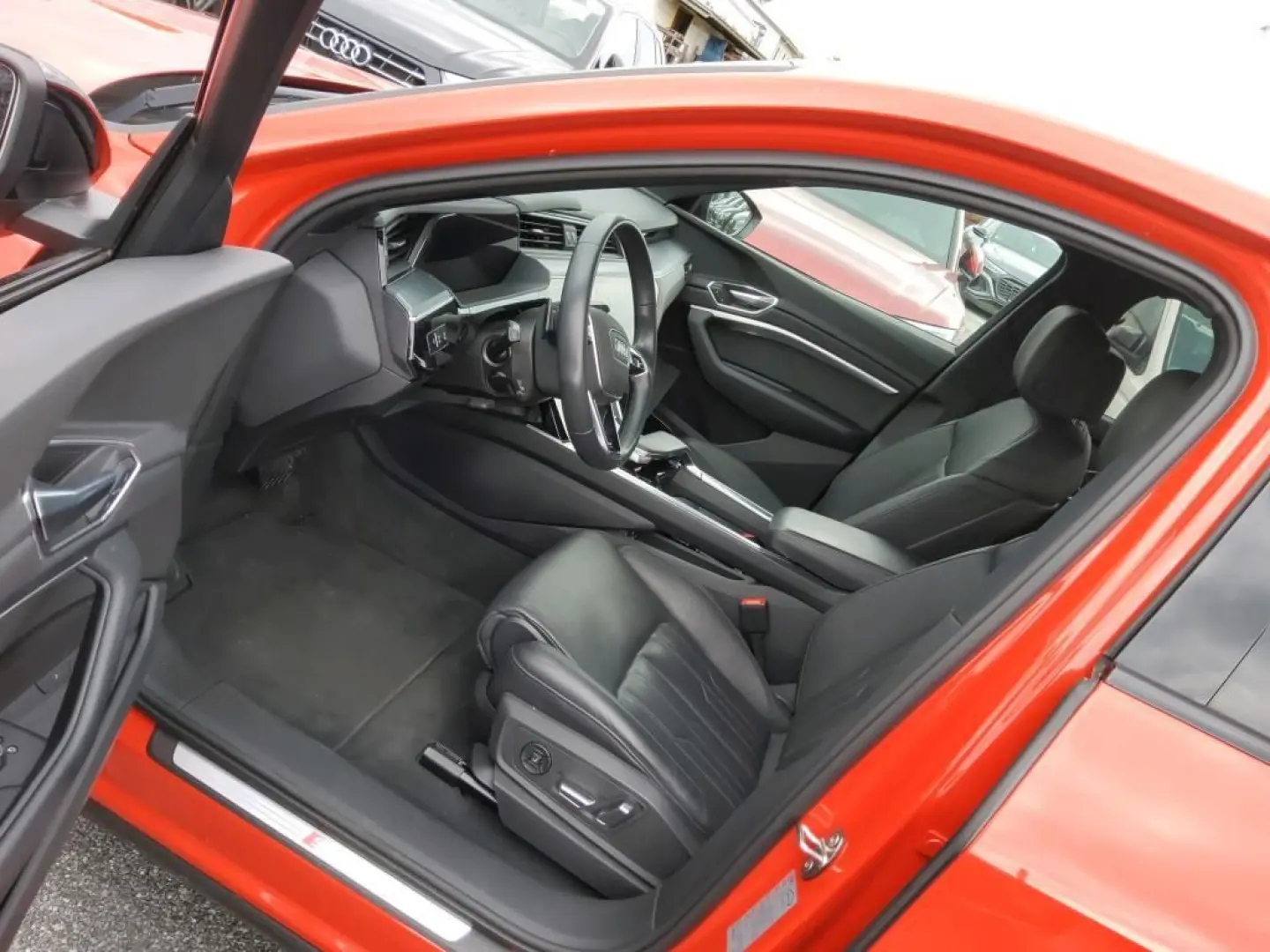 E-TRON SPORTBACK 55 S LINE BLACK 22Z DG-MTRX ACC